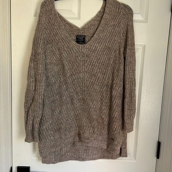 Abercrombie & Fitch sweater - Picture 1 of 4